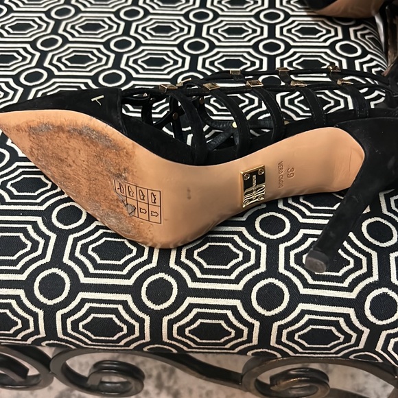 Heels - Picture 4 of 4